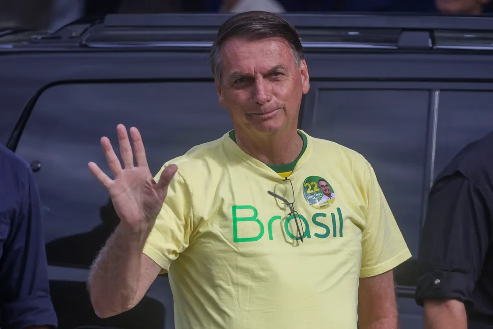 Treze horas após resultado, Bolsonaro mantém silêncio sobre vitória de Lula na eleição