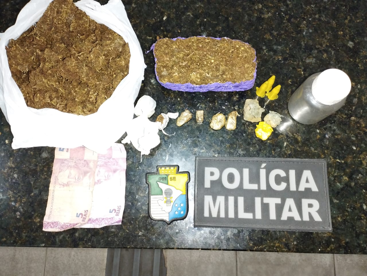 Homem é preso com duas sacolas de maconha e outras drogas em Lagarto