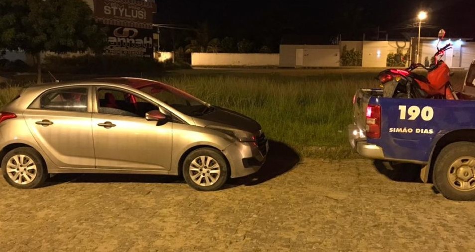 Simão Dias: Militares da 4ª CIPM identificam carro roubado, moto adulterada e prendem suspeito