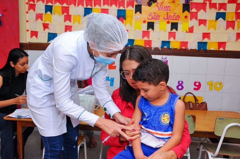 Prefeitura de Lagarto, através da Secretaria de Saúde, realiza vacinação em unidades de ensino do município