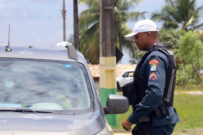 Polícia Militar recupera veículo com restrição de roubo no interior sergipano