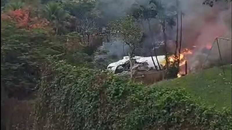 Avião da Voepass com 62 pessoas a bordo cai em Vinhedo (SP)