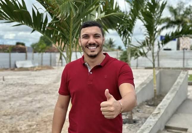 Gestão de Assisinho ignora licitações e aposta em contratos sem concorrência