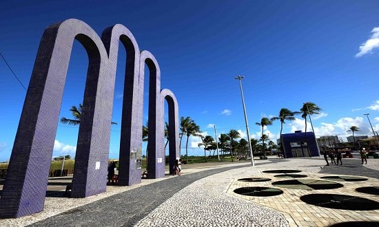 MP apura irregularidades em comércio da faixa de areia da Orla de Atalaia